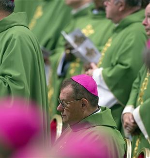 Monsenyor Pezzi durant el Sínode dels bisbes. (Alessia Giuliani/Catholic Press Photo)