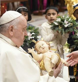 El Papa Francesc en ocasió de la Santa Missa de la Nit de Nadal (Vatican Media/Catholic Press Photo)