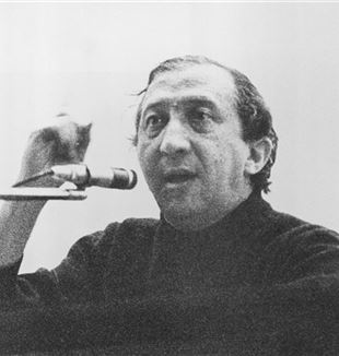 Don Giussani a Riccione el 1973 (Foto Fraternità di CL)
