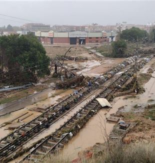 Imatge de les vies del metro després del pas de la DANA. Foto: Metrovalencia