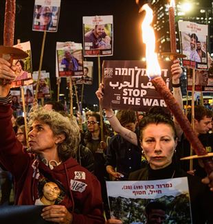 Manifestació a Tel Aviv per l’alto el foc ((© Ansa/Matan Golan/SOPA Images via ZUMA Press Wire)