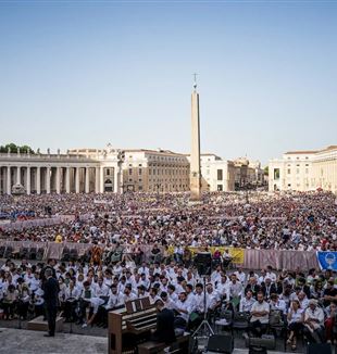 Plaça de Sant Pere, Jubileu dels moviments, associacions i noves comunitats. (©Giovanni Dinatolo/Fraternità CL)