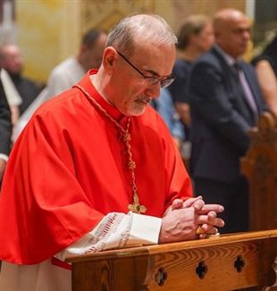 El cardenal Pizzaballa pregant (©Patriarcato di Gerusalemme dei Latini)