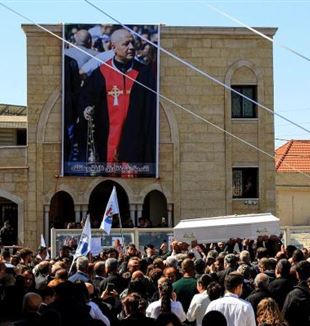 El funeral del pare Pierre El Raii a Qlaiaa, Líban (©Ansa/Stringer/dpa)