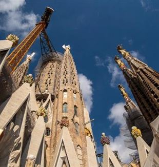 La torre en construcció a la basílica de la Sagrada Família de Barcelona