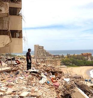 Entre les ruïnes de Catia La Mar, Veneçuela (©Ansa/EPA/Ronald Pena R)